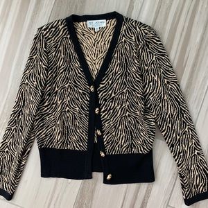 St. John Animal print knit jacket sz.8 beautiful